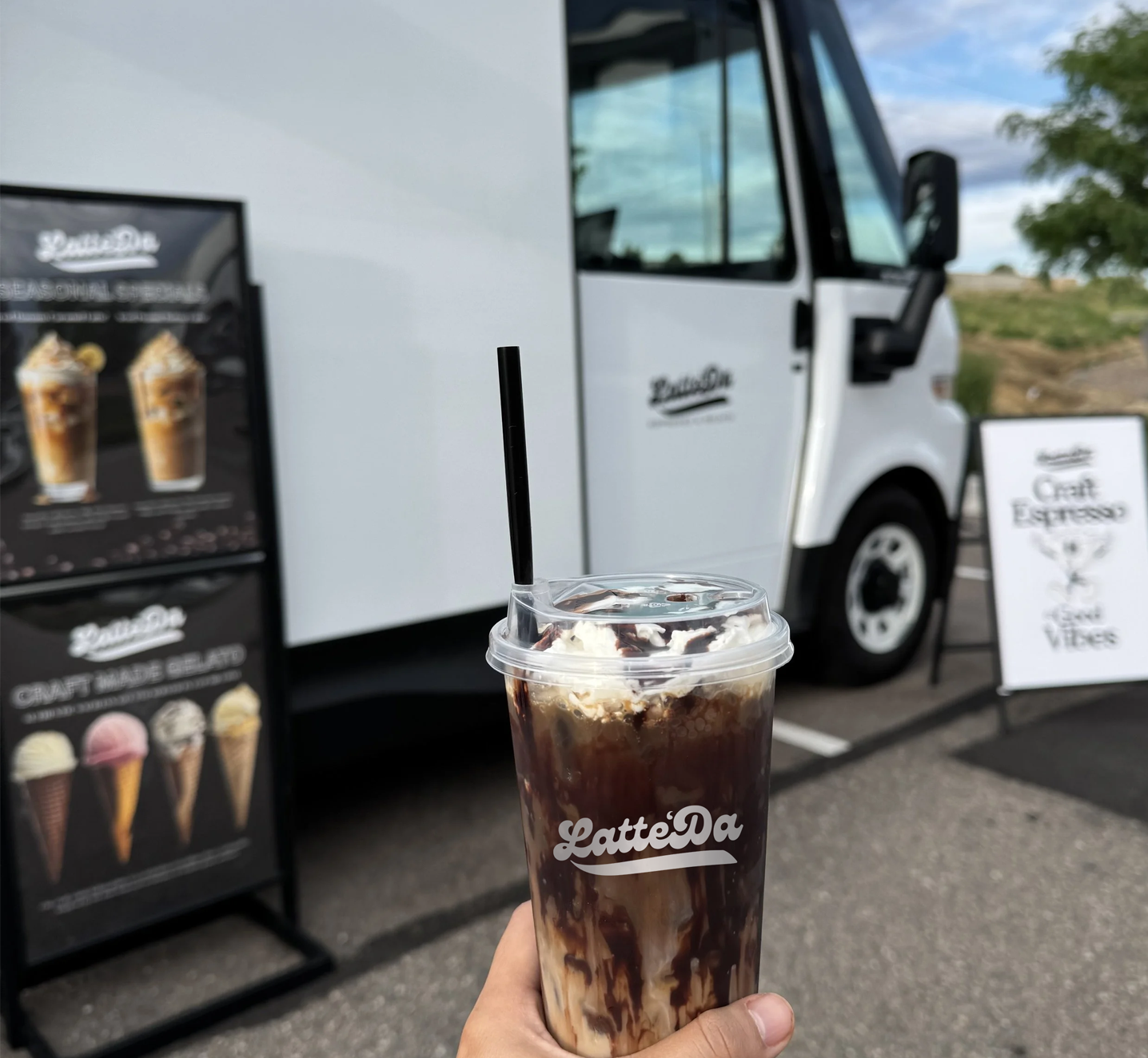 Latte'Da mobile espresso van parked at a Colorado event